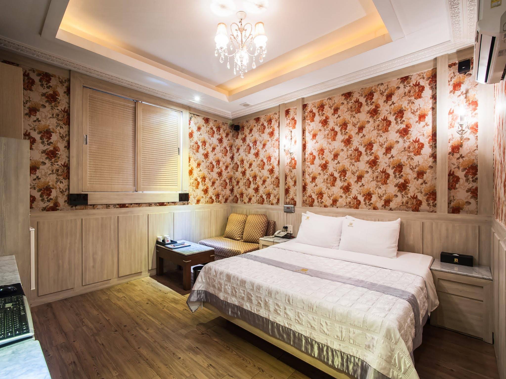 Aura Hotel