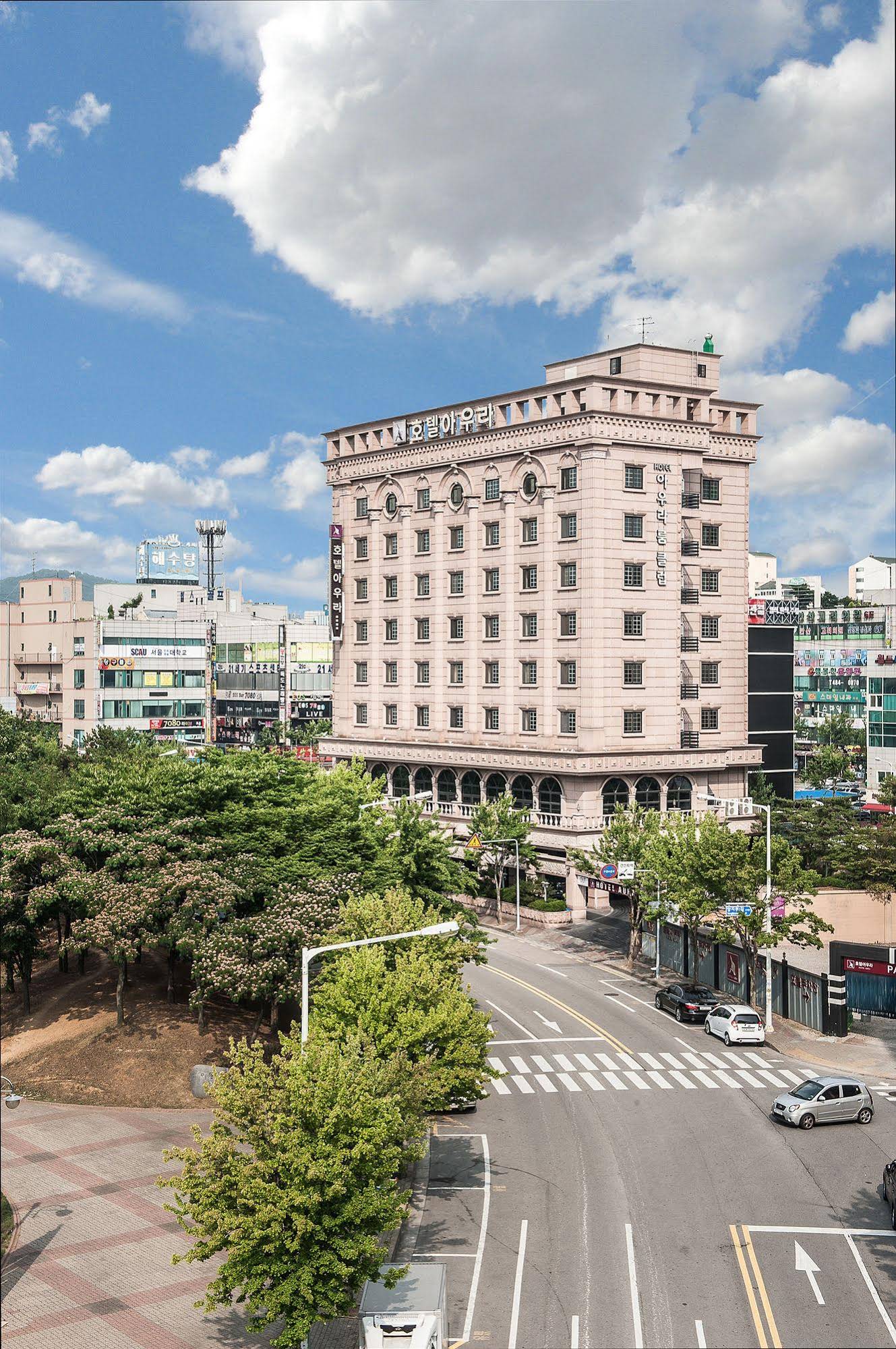 Aura Hotel