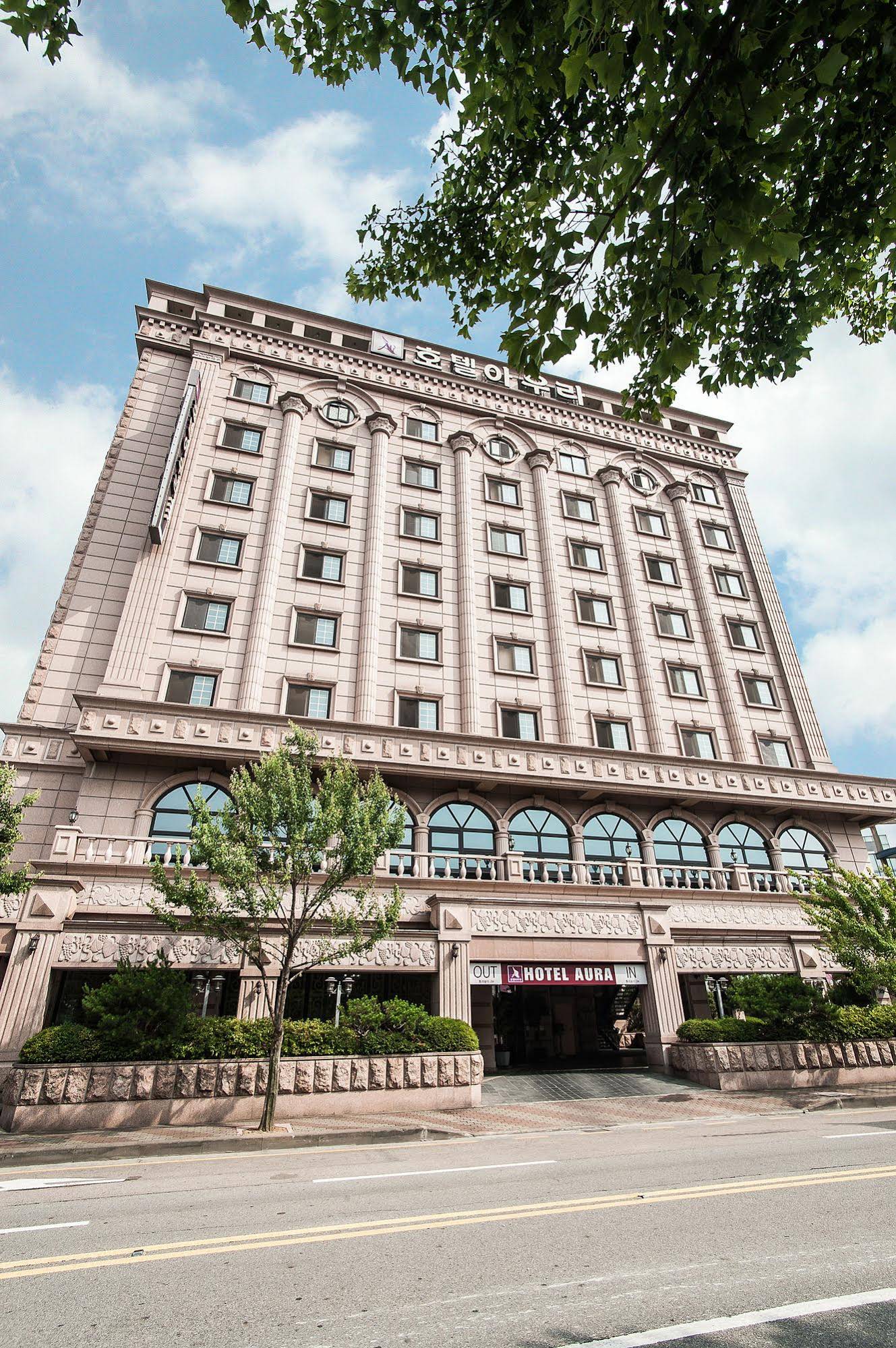 Aura Hotel