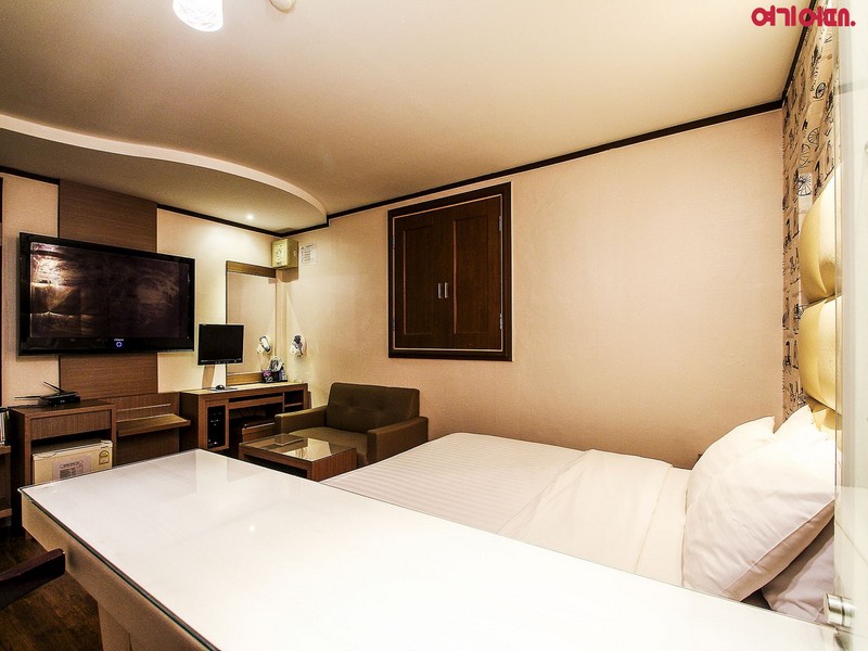 Seven Hotel