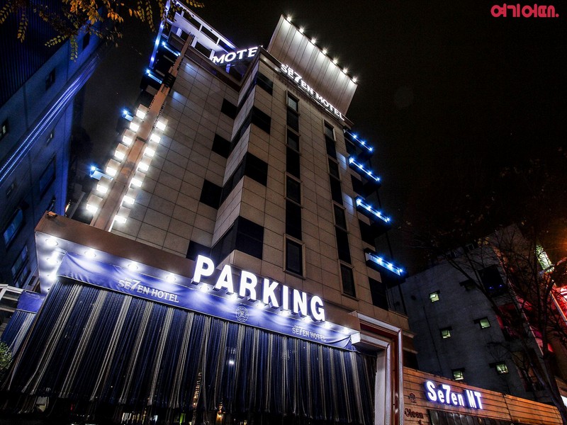 Seven Hotel