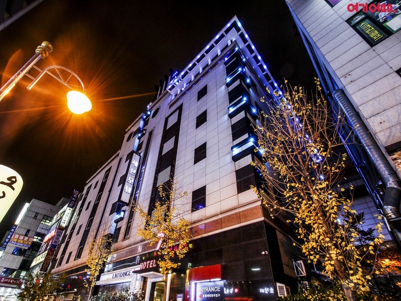 Seven Hotel