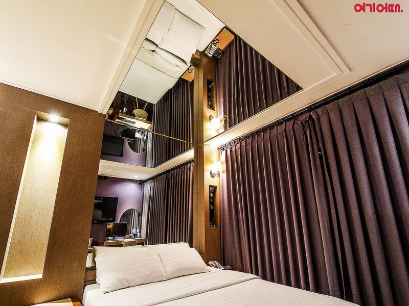 Seven Hotel