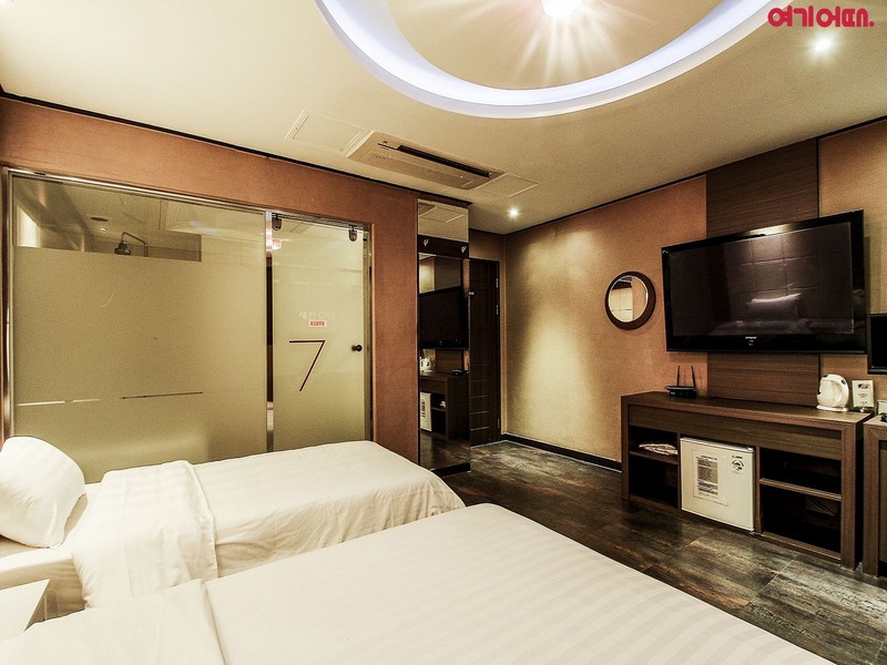 Seven Hotel