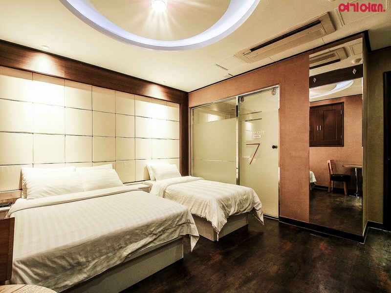 Seven Hotel