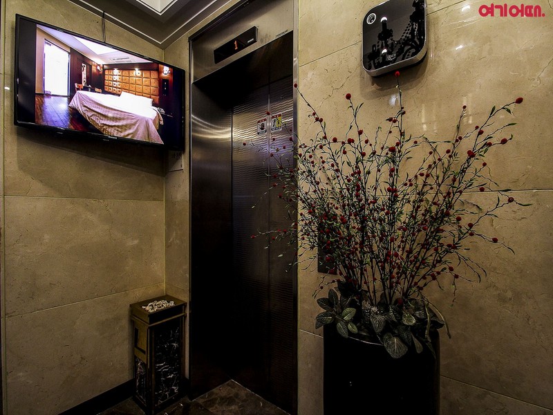 Seven Hotel