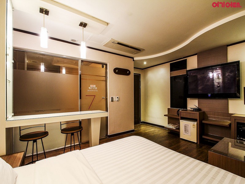 Seven Hotel