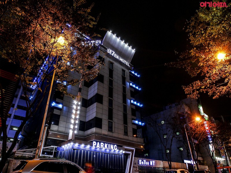 Seven Hotel