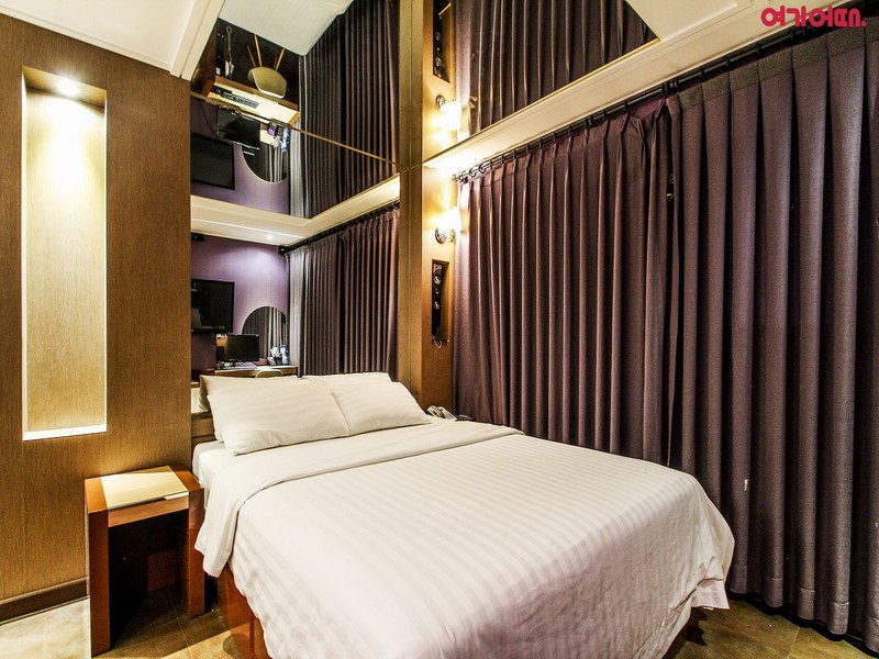 Seven Hotel
