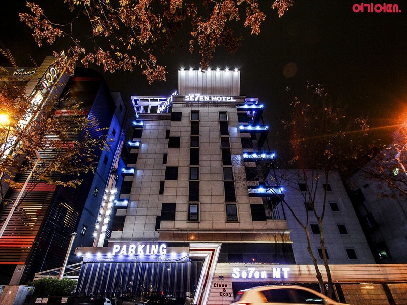 Seven Hotel