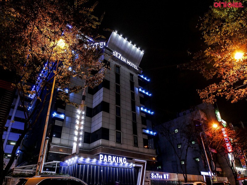 Seven Hotel
