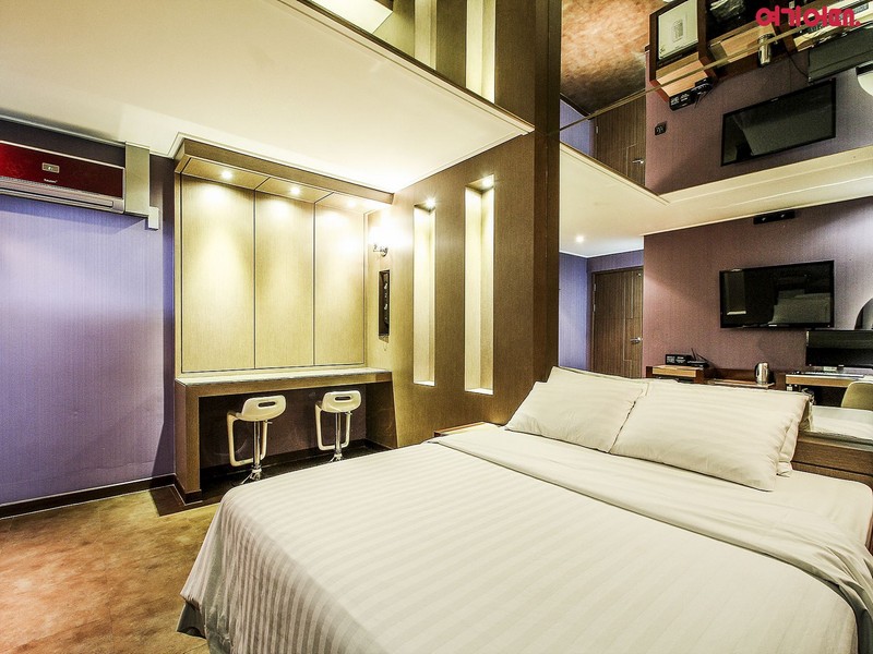 Seven Hotel