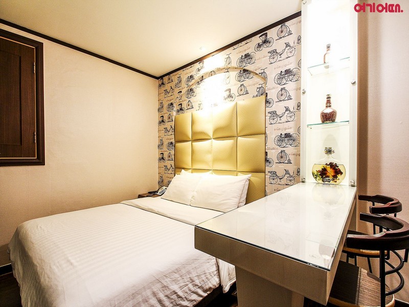 Seven Hotel