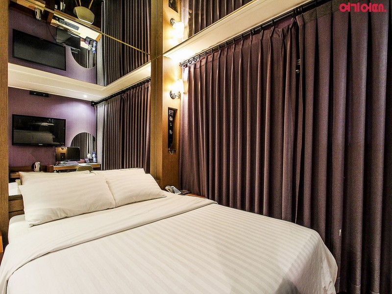 Seven Hotel