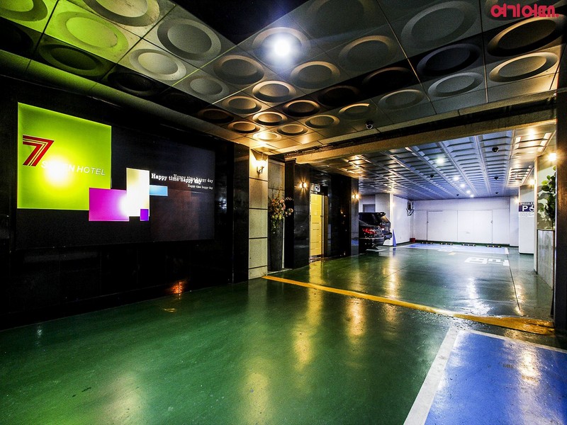 Seven Hotel