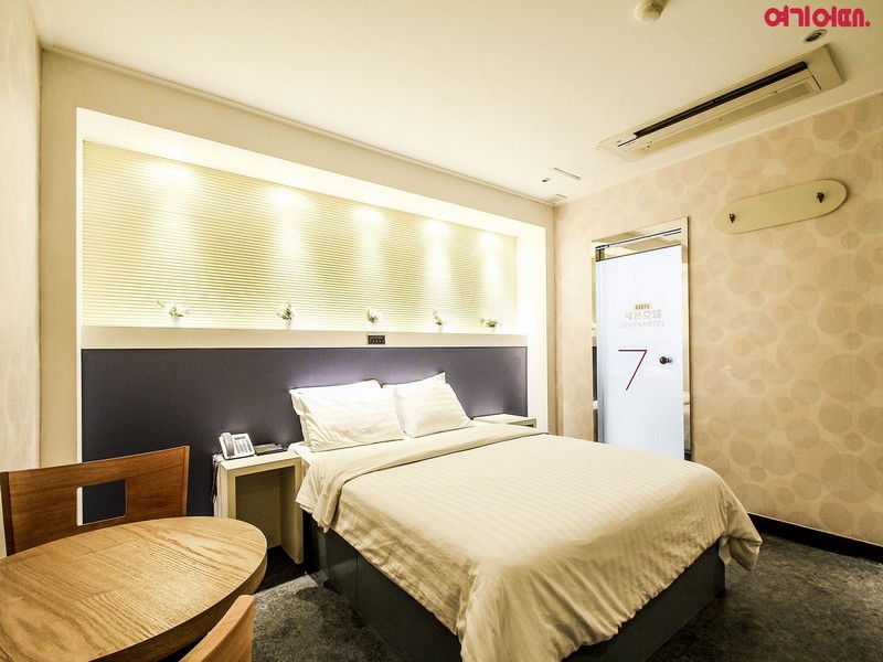 Seven Hotel