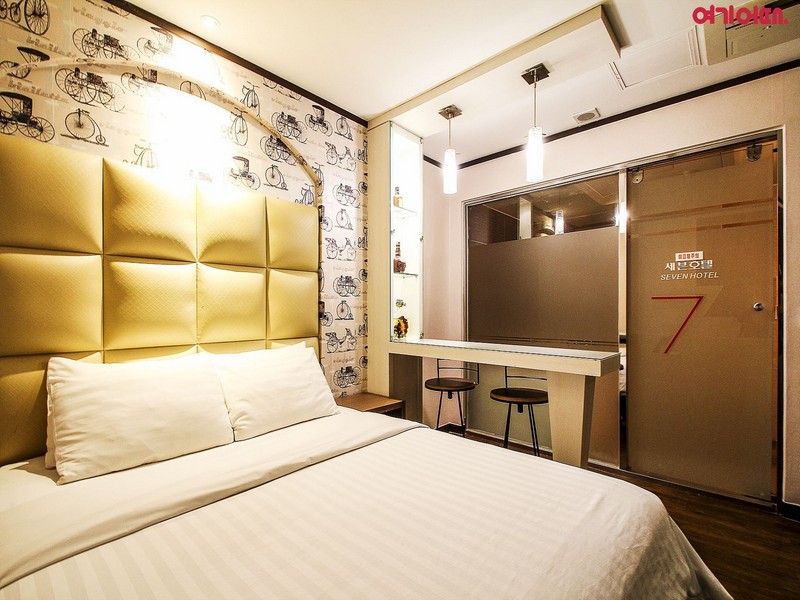 Seven Hotel