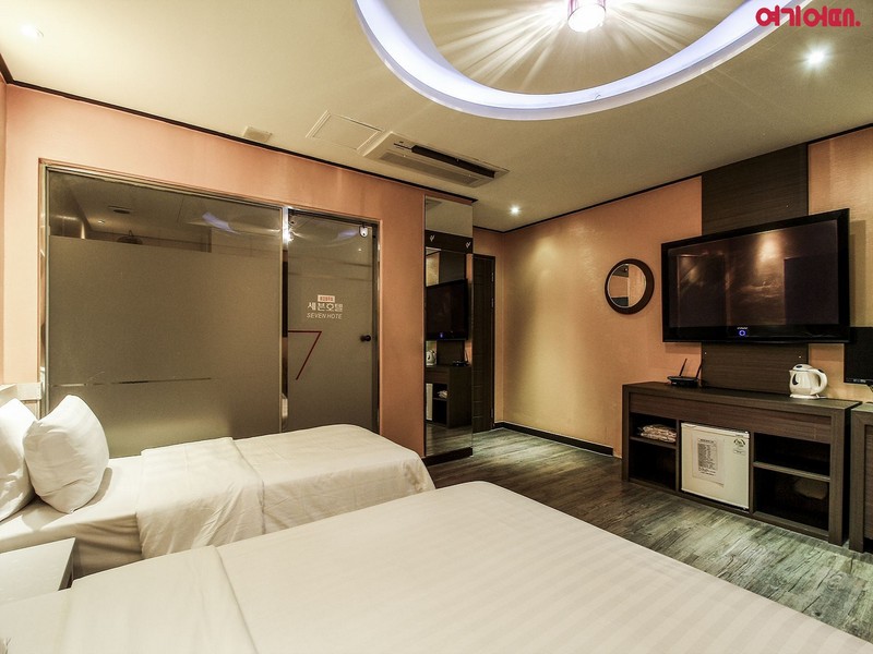 Seven Hotel