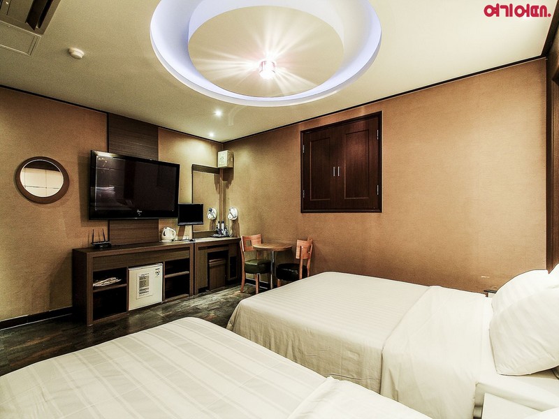 Seven Hotel