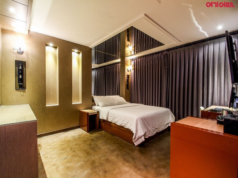 Seven Hotel