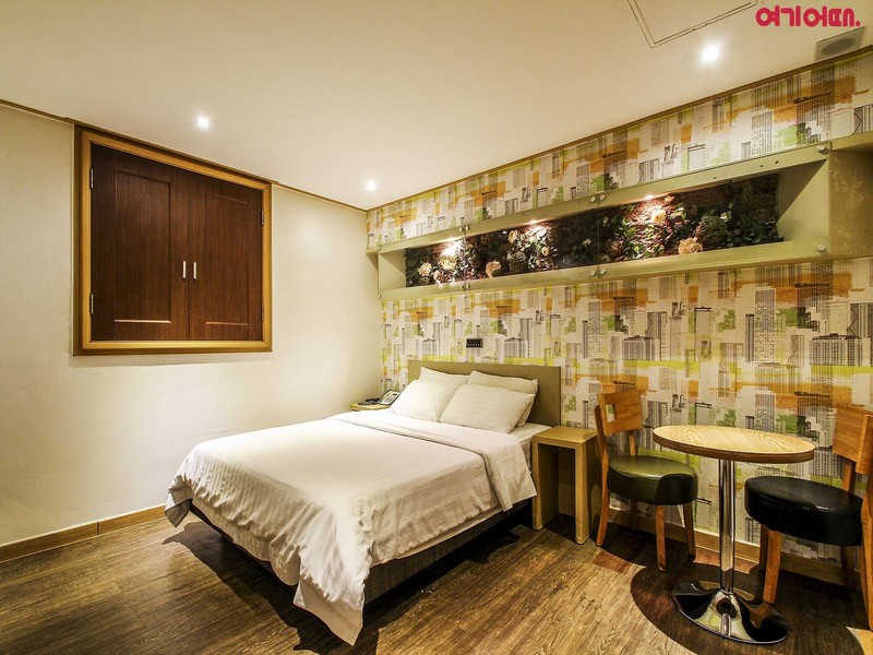 Seven Hotel