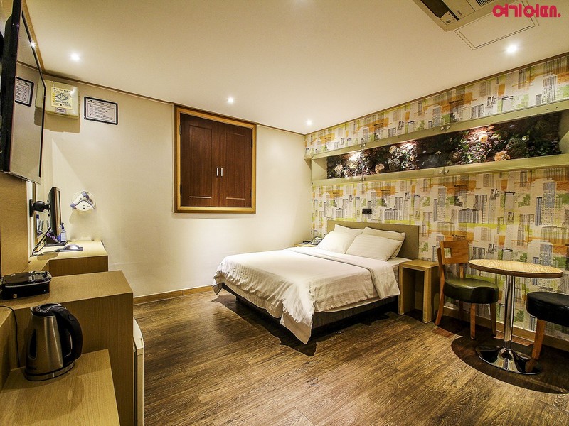 Seven Hotel