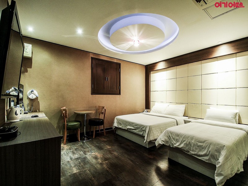 Seven Hotel