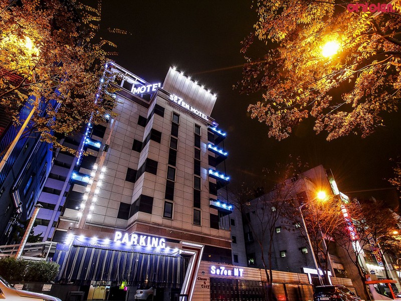 Seven Hotel