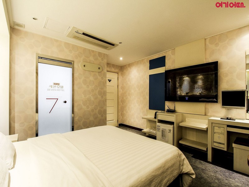 Seven Hotel