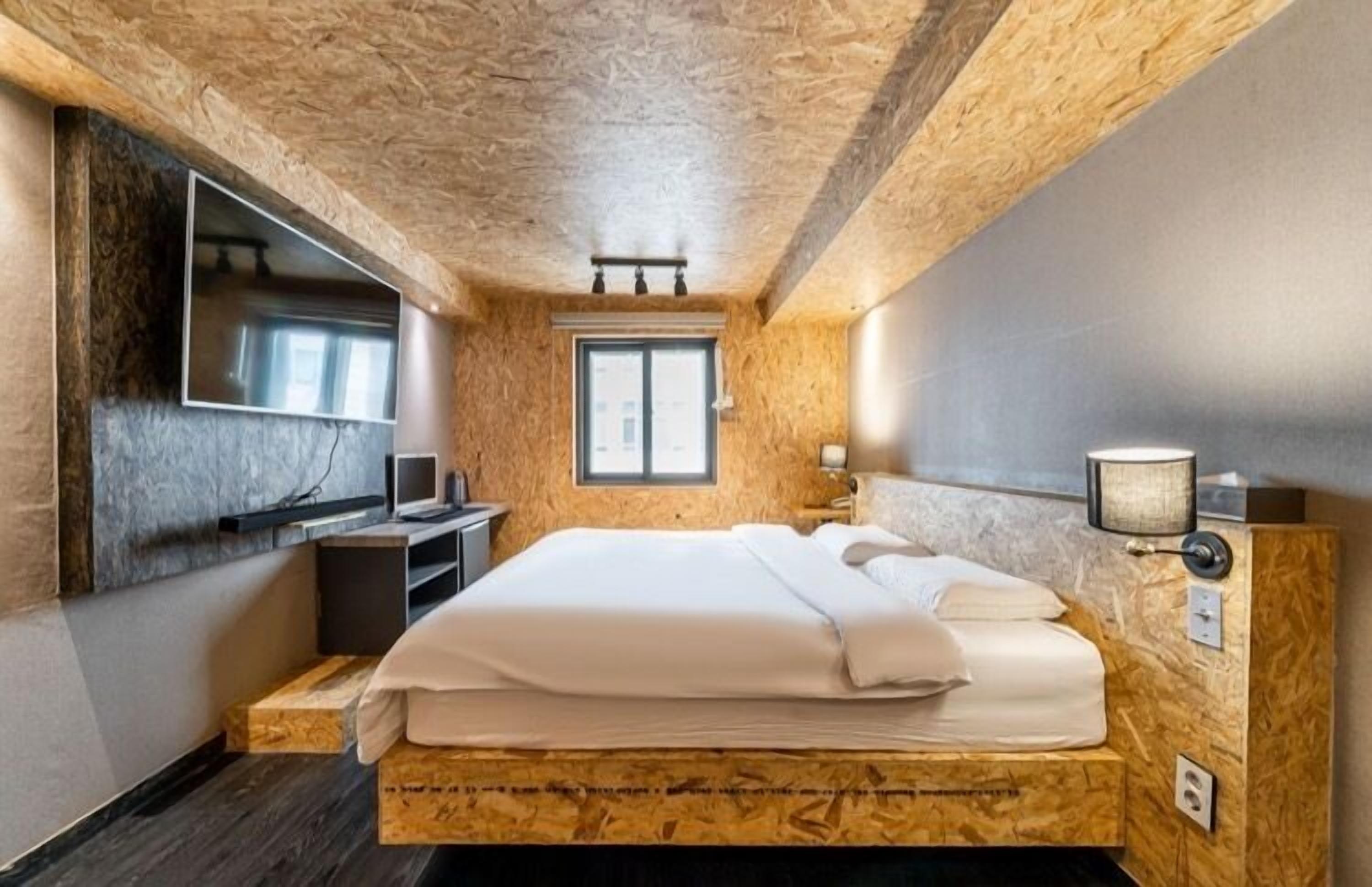 27 Hotel