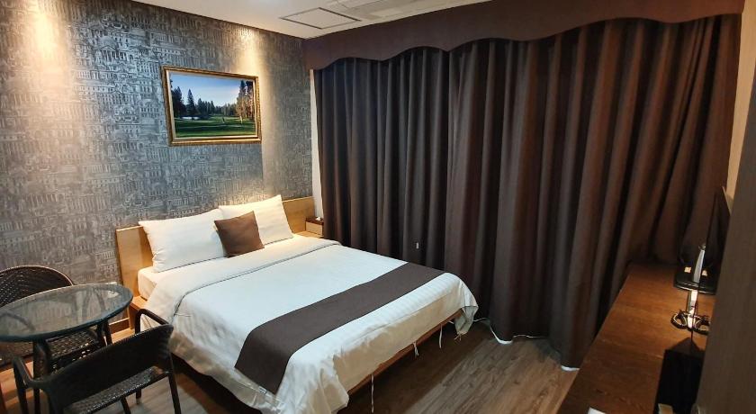 CS Premier Hotel