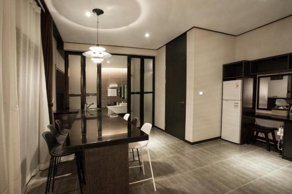 CS Premier Hotel
