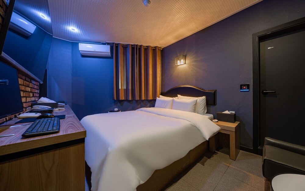 Pin Hotel