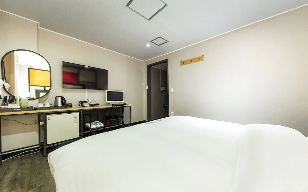 E Plus Hotel