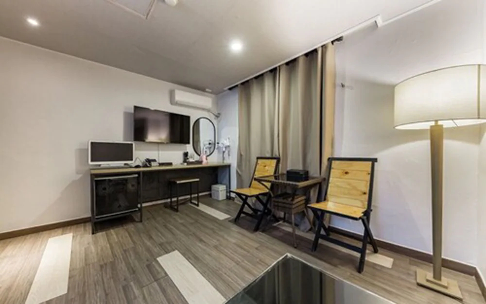 E Plus Hotel