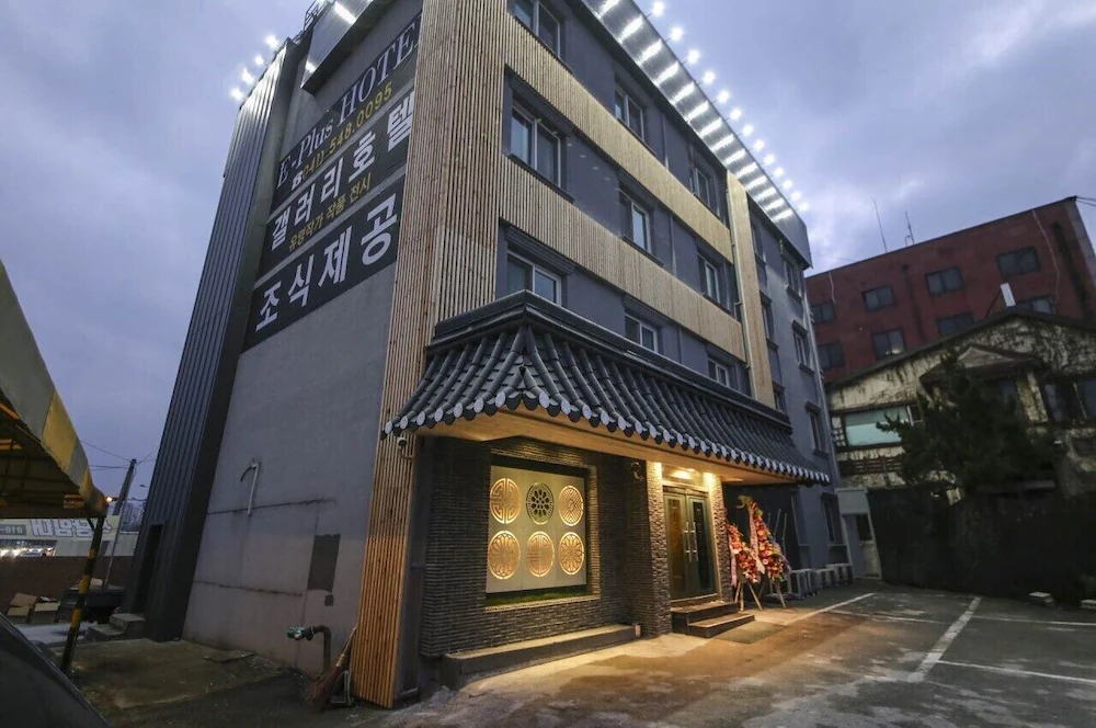 E Plus Hotel