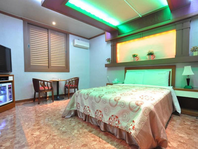 Goodstay Riviera Hotel