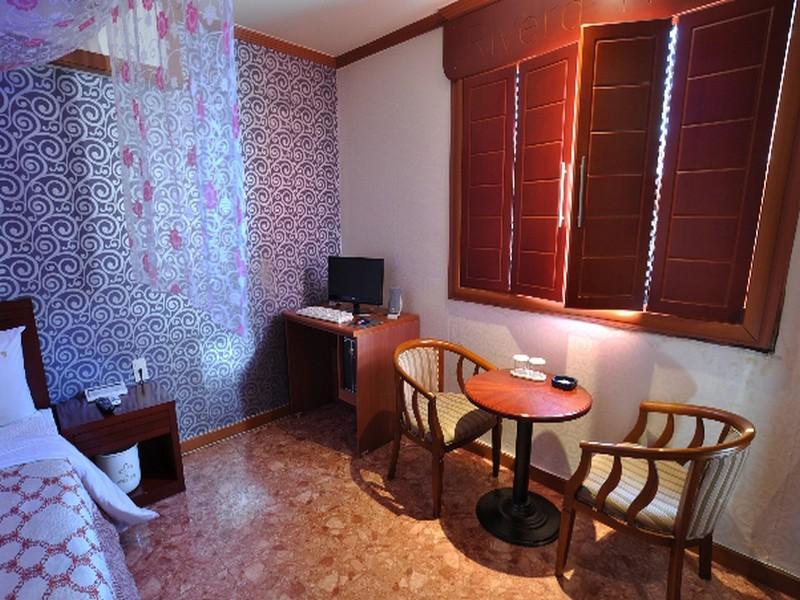 Goodstay Riviera Hotel