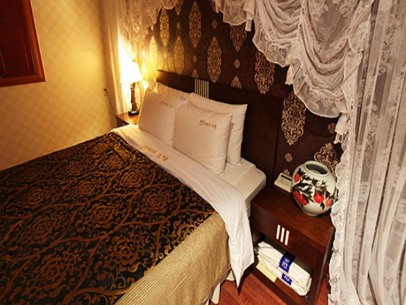 Goodstay Riviera Hotel