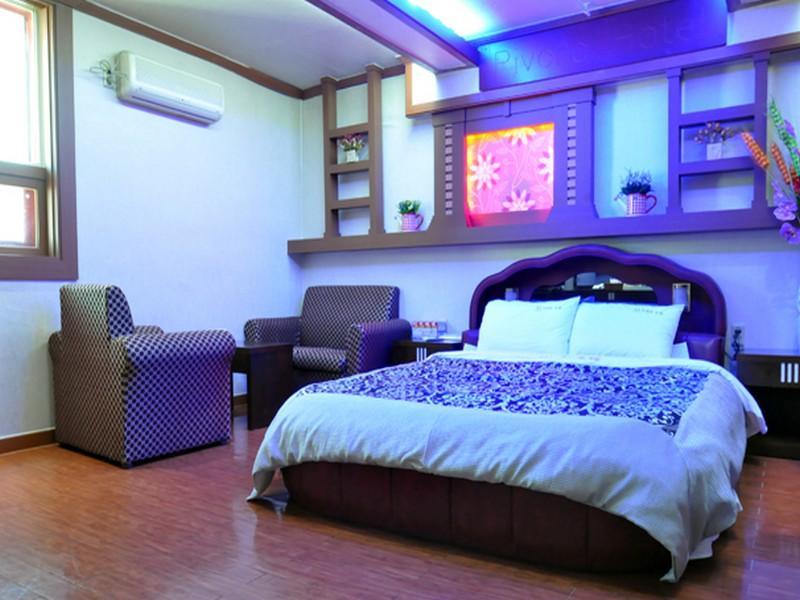 Goodstay Riviera Hotel