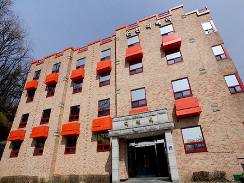 Goodstay Riviera Hotel