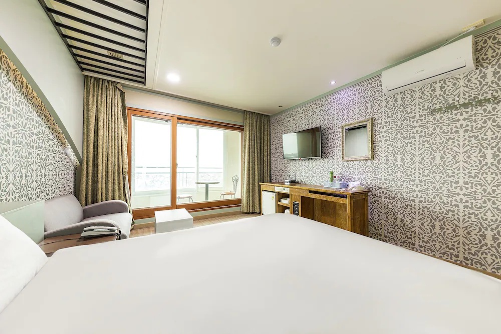 Bongaya Hotel