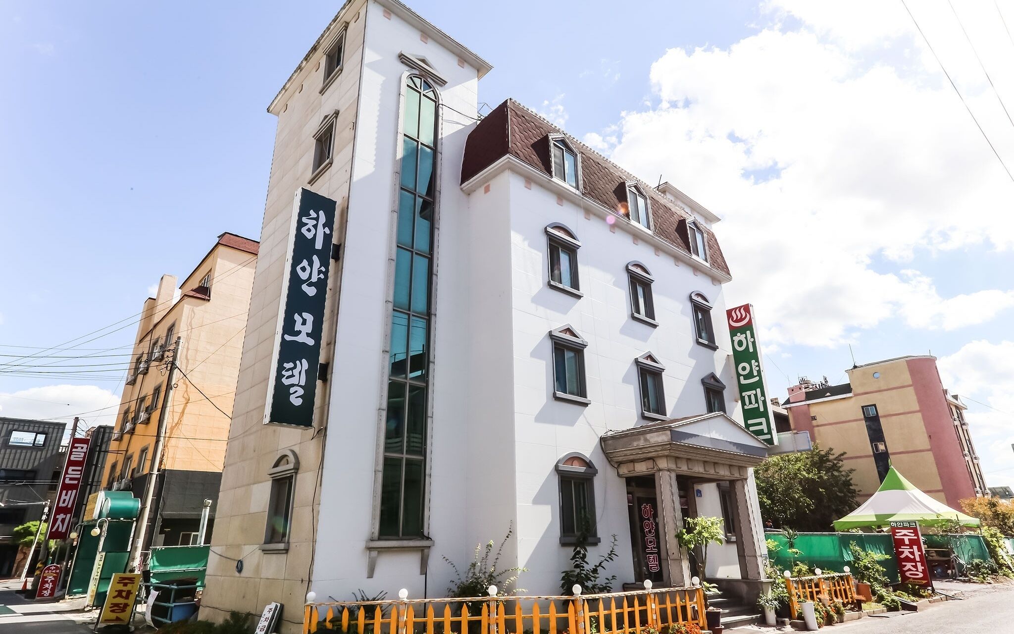 Boryeong Hayan Motel