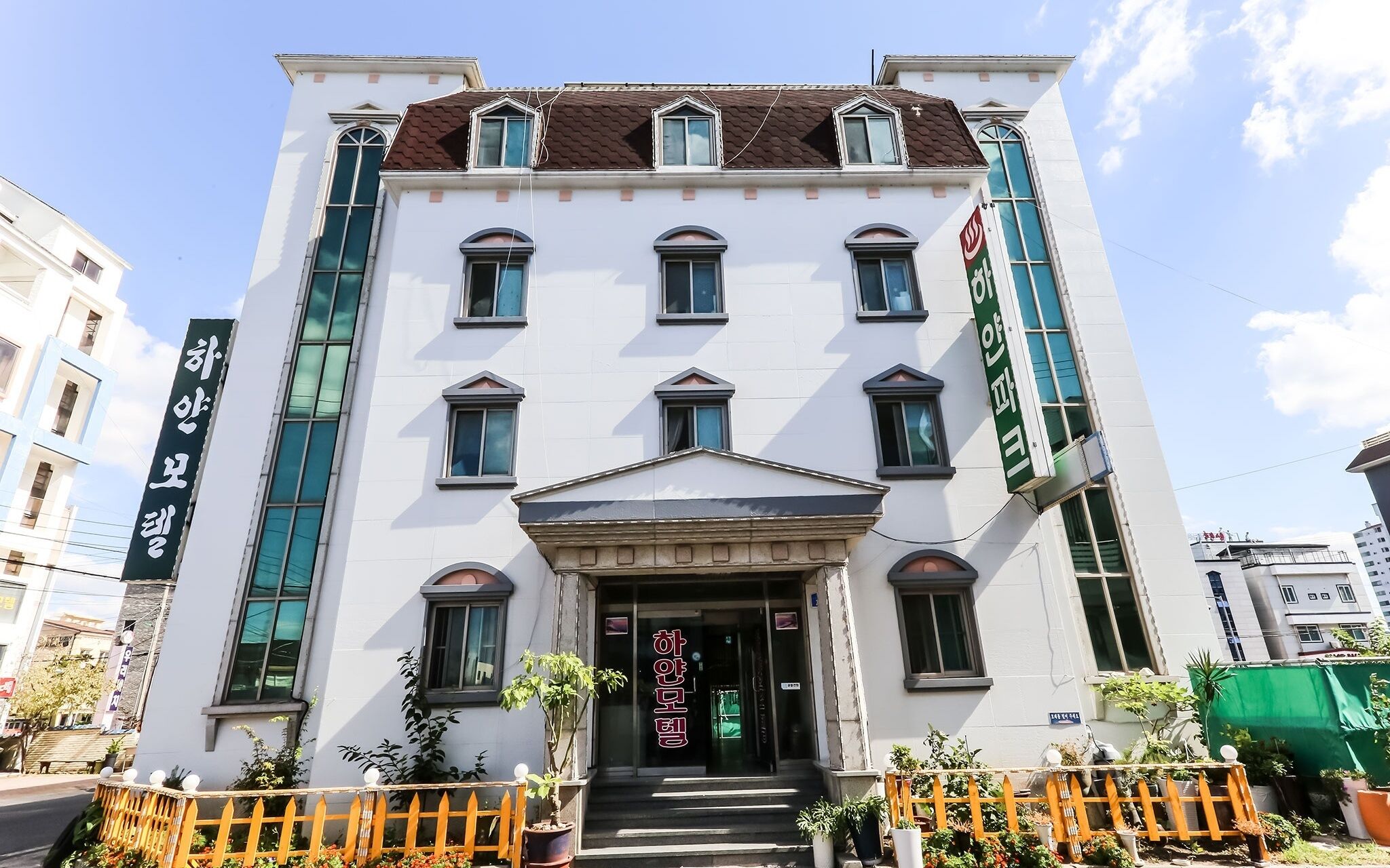 Boryeong Hayan Motel