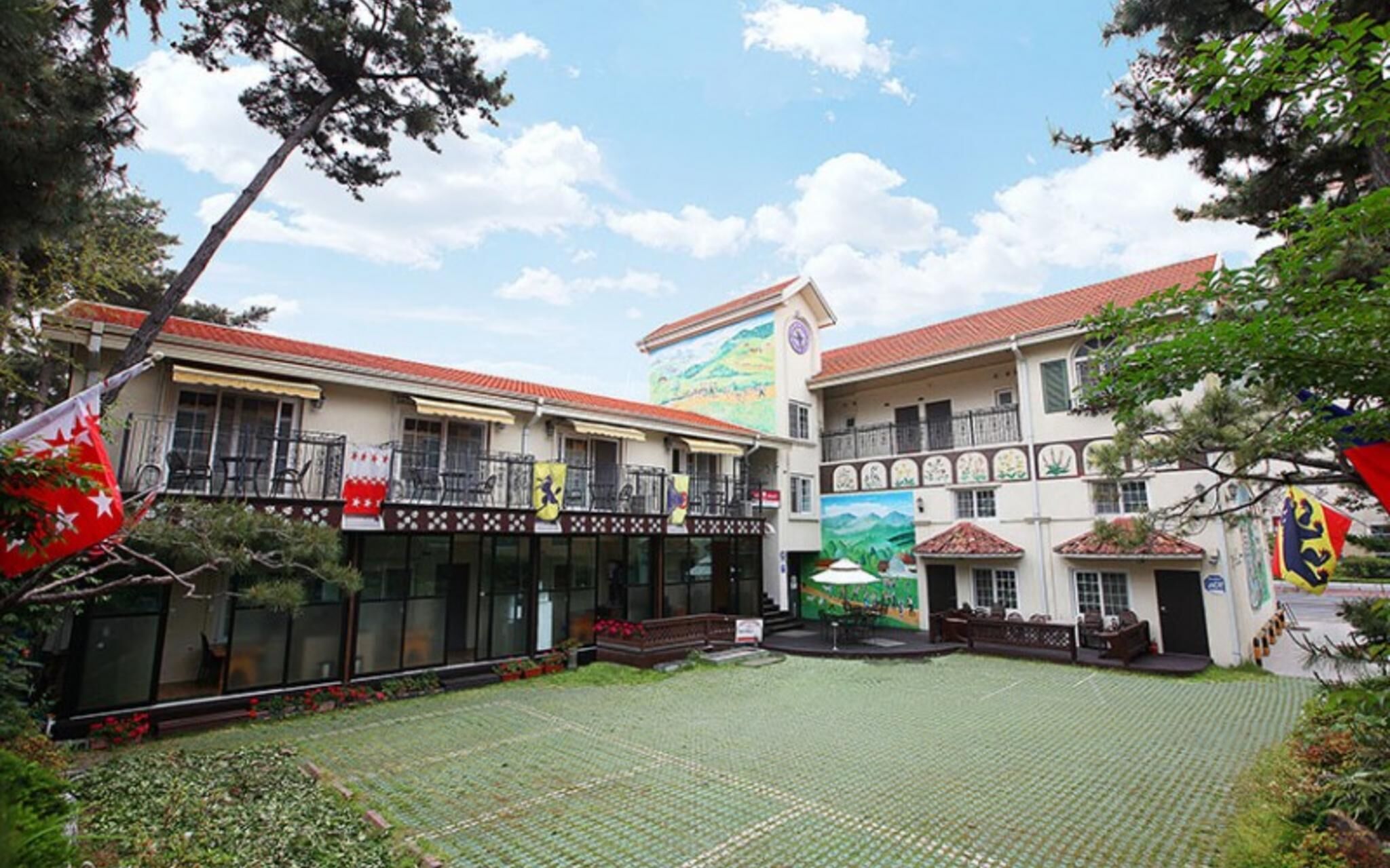 Daecheon Swiss Chalet Spa Pension