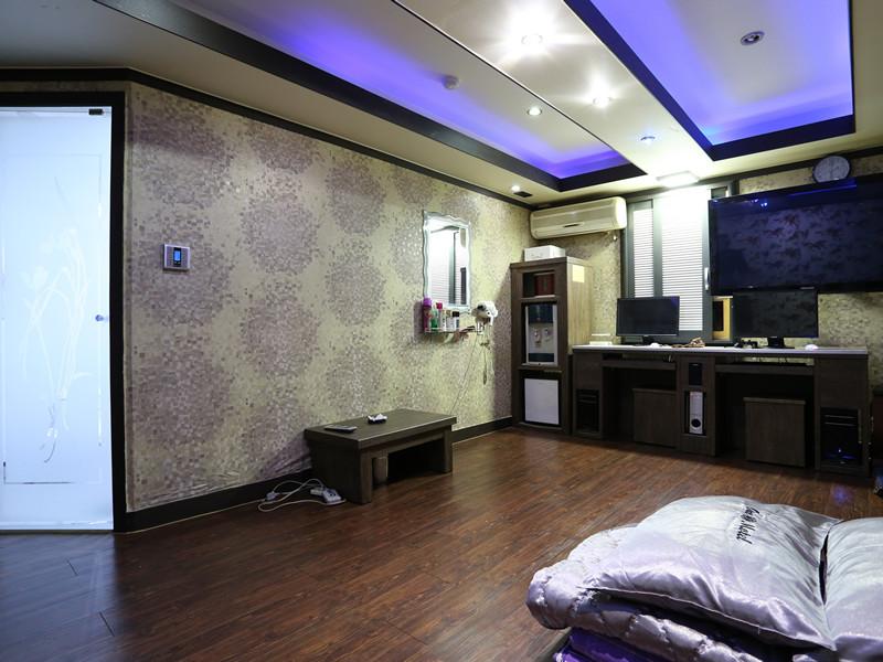 One 1 Motel