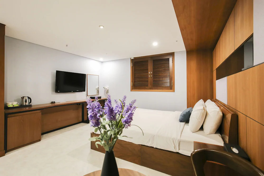 Themepark Tourist Hotel