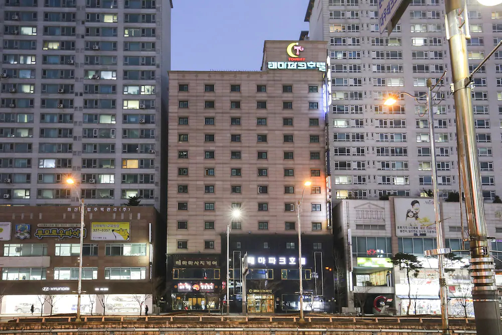 Themepark Tourist Hotel