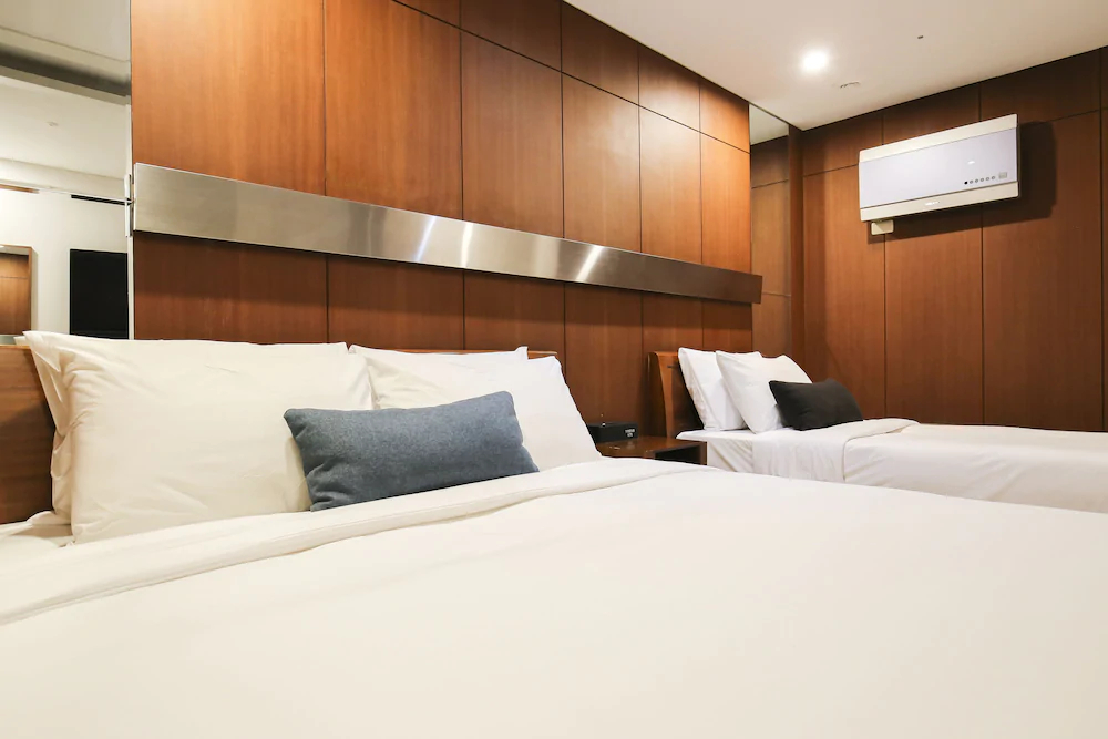 Themepark Tourist Hotel