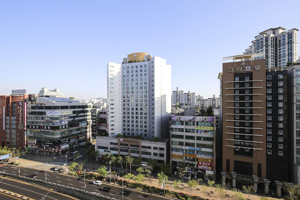 Themepark Tourist Hotel